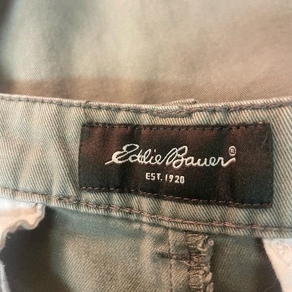 Eddie Bauer short shorts khaki green size 8 - Picture 4 of 5